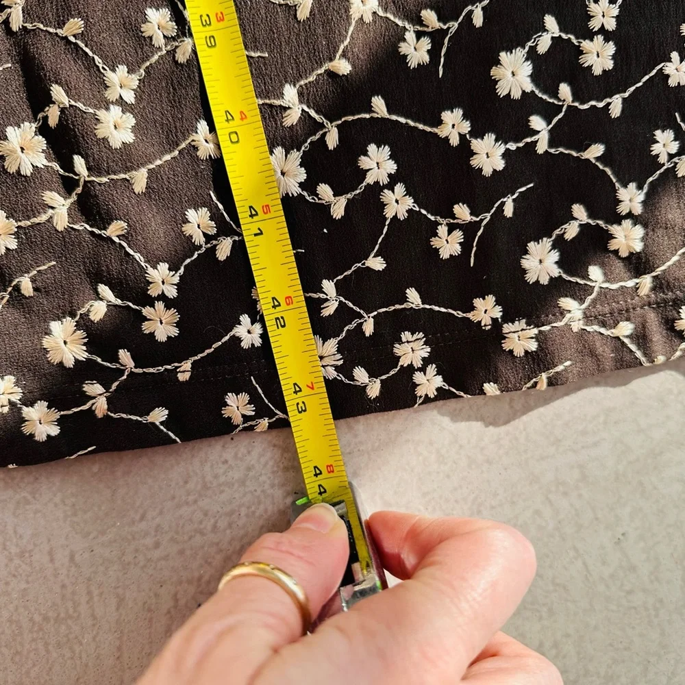 Dolce & Gabbana Brown & White 90s dizzy floral embroidered pencil Midi dress - Picture 11 of 11